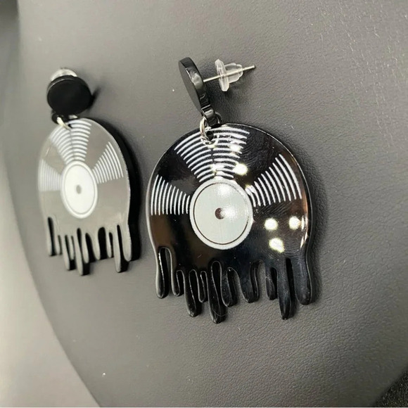 Fun Melting Record Stud  Earrings Pierced - Picture 6 of 7